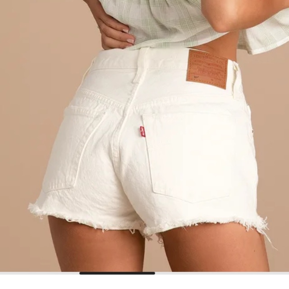 Levi's 🌾 Women's 501 High Rise Shorts, White - Size 27 🔥